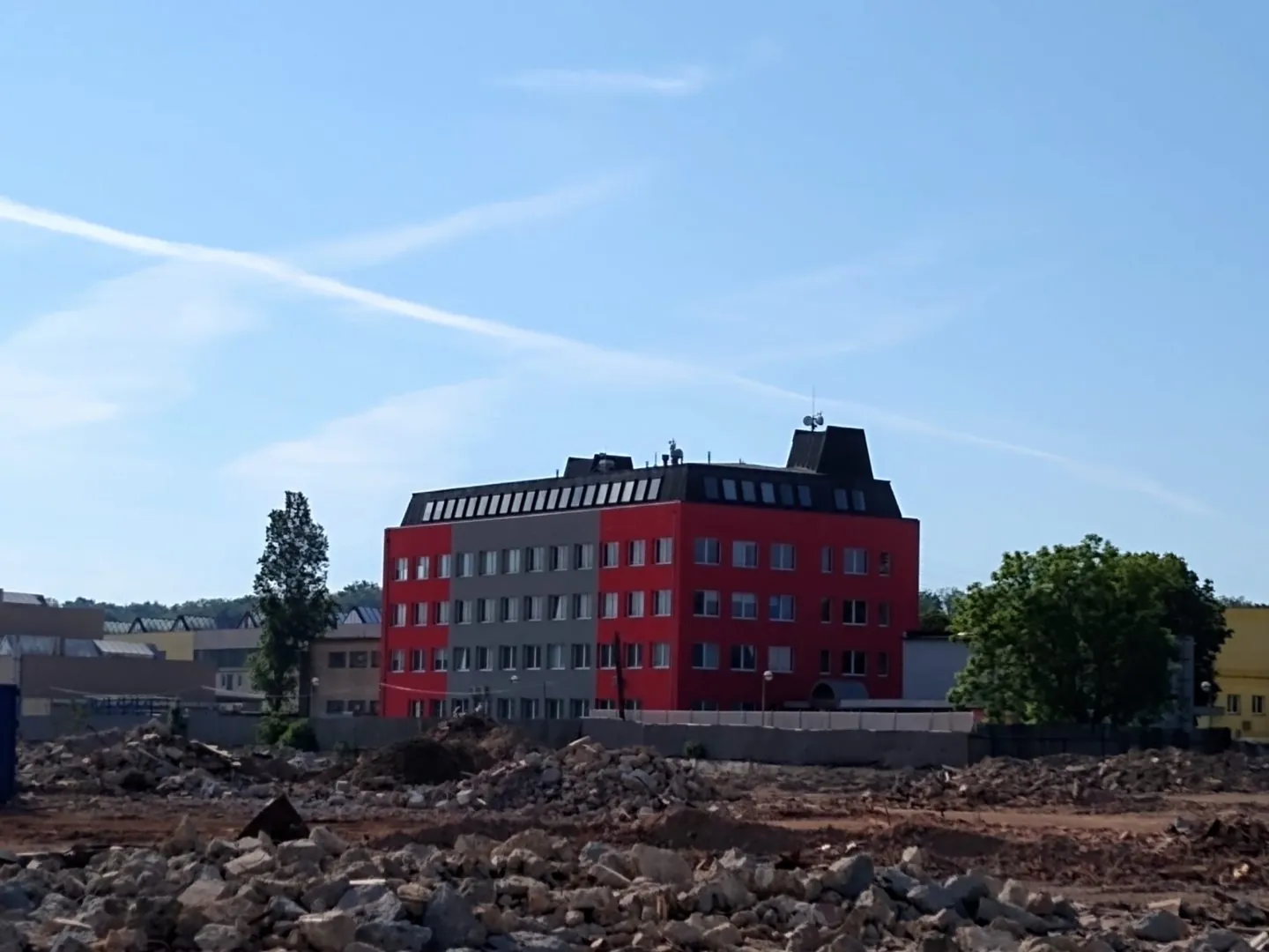 Vzhled budovy s naším sídlem Vzhled budovy s naším sídlem